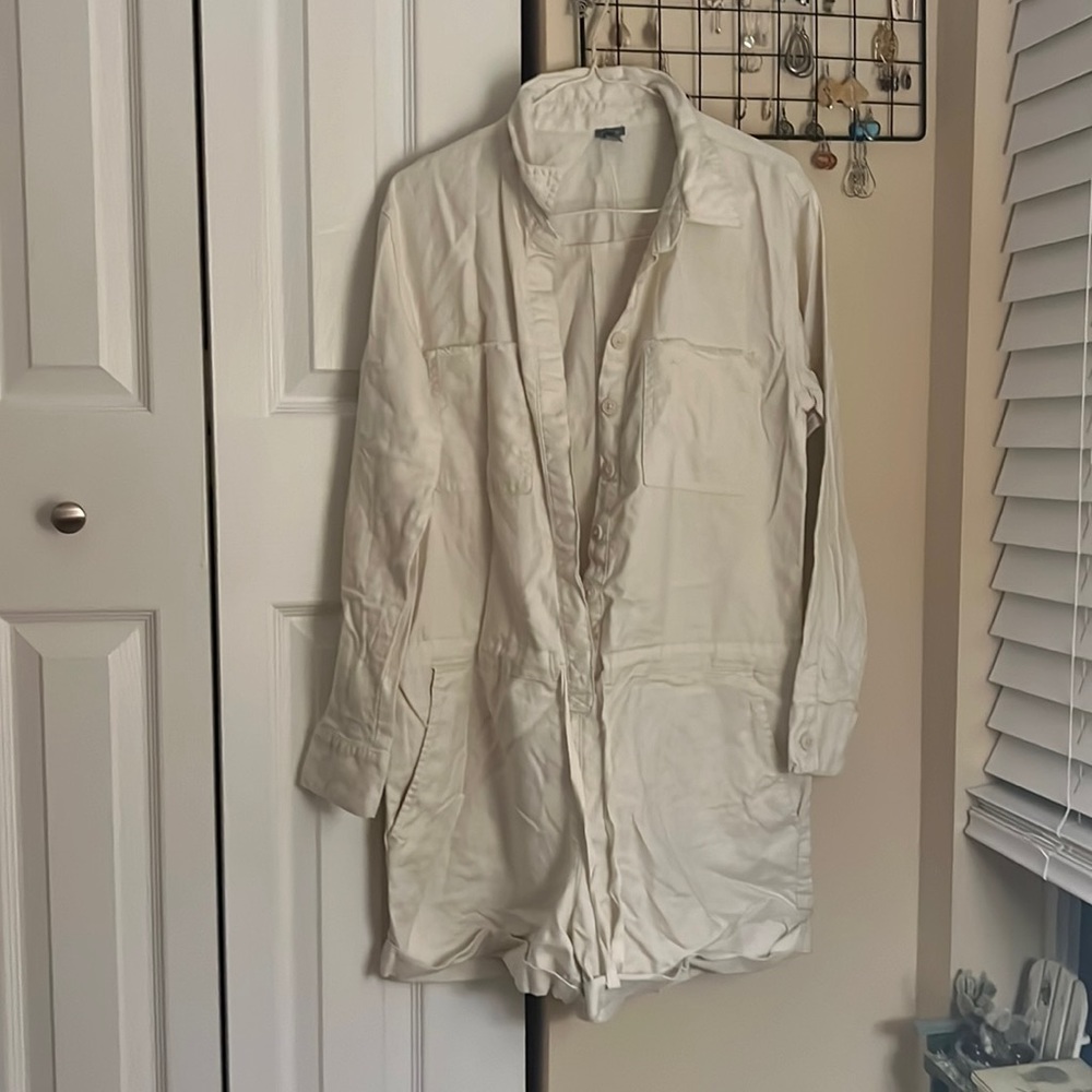 White Aerie Pant Suit /Shorts. Painters outfit